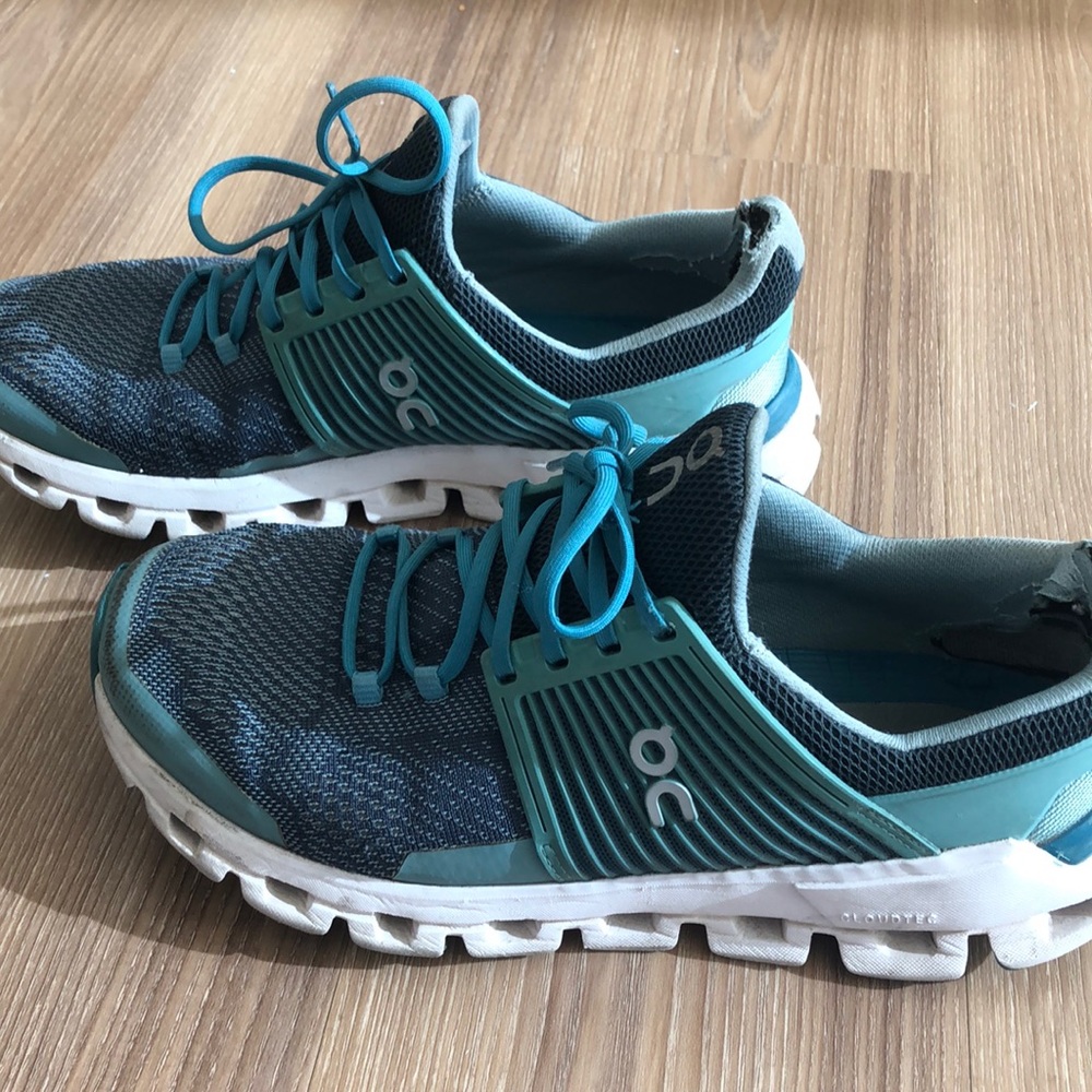 On Cloud CloudSwift Womens size 8 sneaker